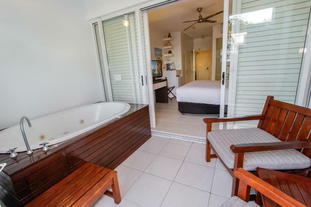 The Beach Club Premium Private Apartments Palm Cove Eksteriør billede